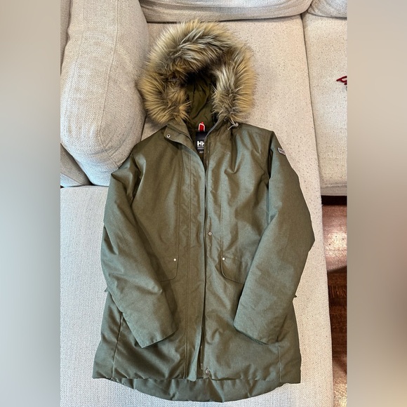 Helly Hansen Jackets & Blazers - Helly Hansen Women's Parka
Winter Coat - Fur Hood- like new